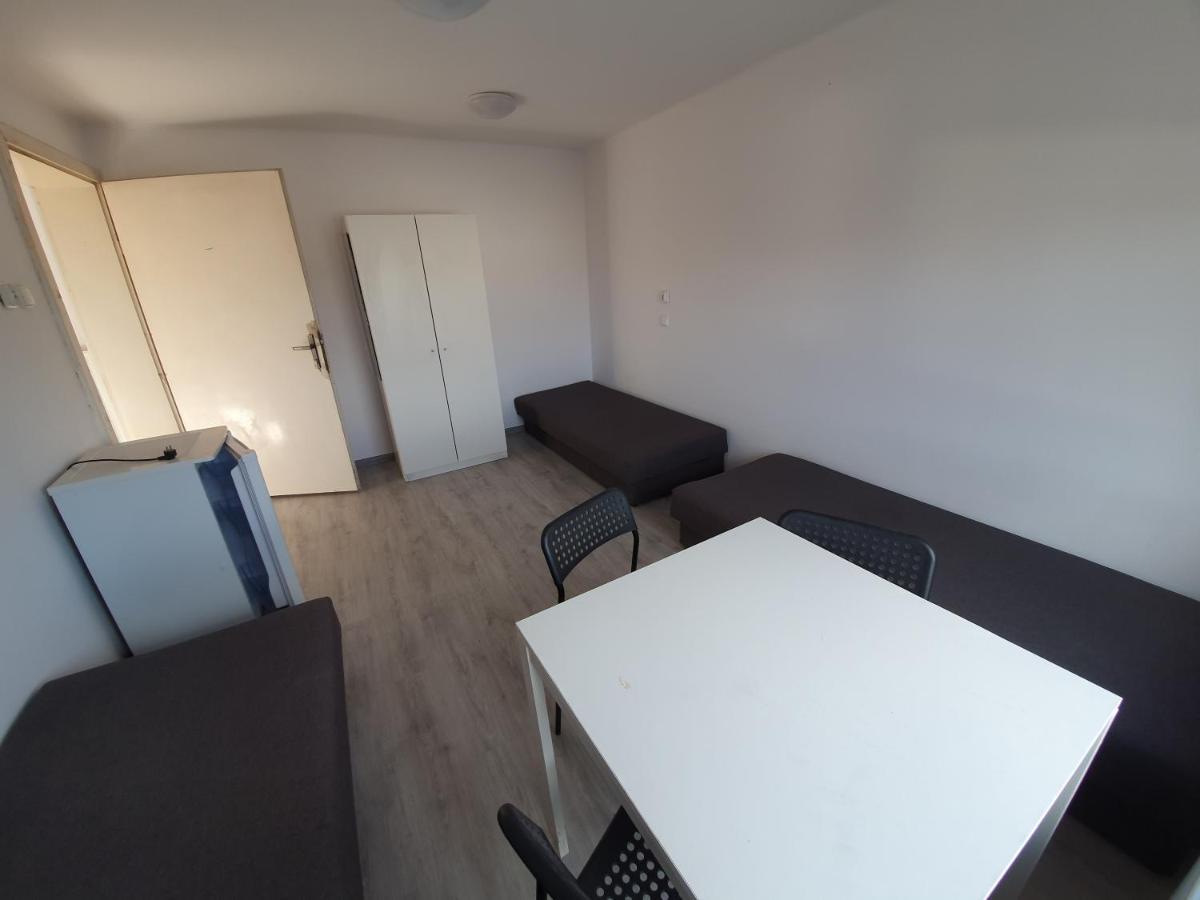 Riviera Rybnik Hostel รืบนิค ภายนอก รูปภาพ
